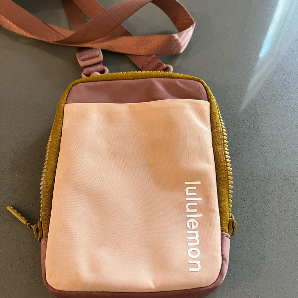 Lululemon Easy Access Crossbody! Good condition. Barely used.